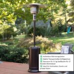 Outdoor-Heizstrahler im Garten für angenehme Wärme bei Veranstaltungen, Hochzeiten und Gartenpartys.